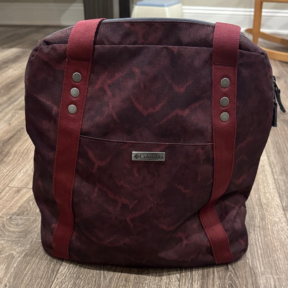 Columbia woman’s Maroon/black pattern zippered tote bag